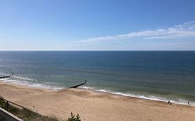 New Apartment Within Short Walk Of The Beach